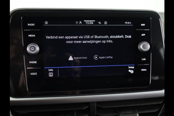 Volkswagen T-Roc 1.0 TSI Life 110 pk | Navigatie | Parkeersensoren (Park assist) | Achteruitrijcamera | Adaptieve cruise control | Stoelverwarming | LED koplampen | Apple carplay / Android auto |