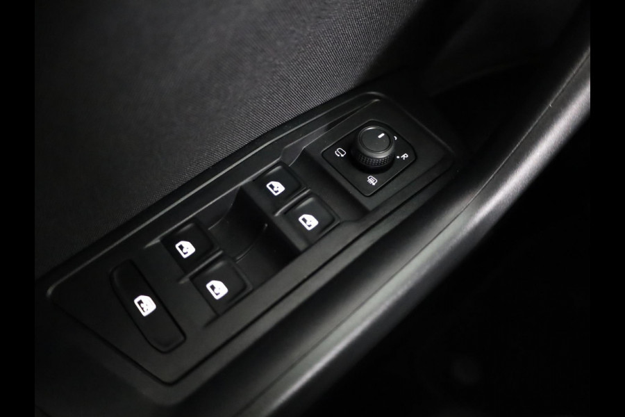 Volkswagen T-Roc 1.0 TSI Life 110 pk | Navigatie | Parkeersensoren (Park assist) | Achteruitrijcamera | Adaptieve cruise control | Stoelverwarming | LED koplampen | Apple carplay / Android auto |