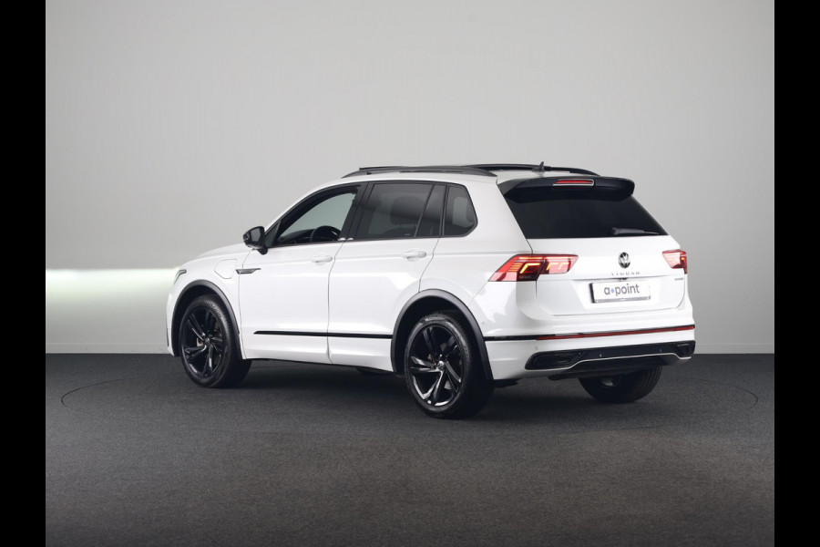 Volkswagen Tiguan 1.4 TSI eHybrid R-Line Business 245 pk Automaat (DSG) | Navigatie | Panoramadak | Parkeersensoren (Park assist) | Rondomzicht camera | Lederen bekleding | Elektr. voorstoelen met geheugen | Black Style pakket | R-Line |