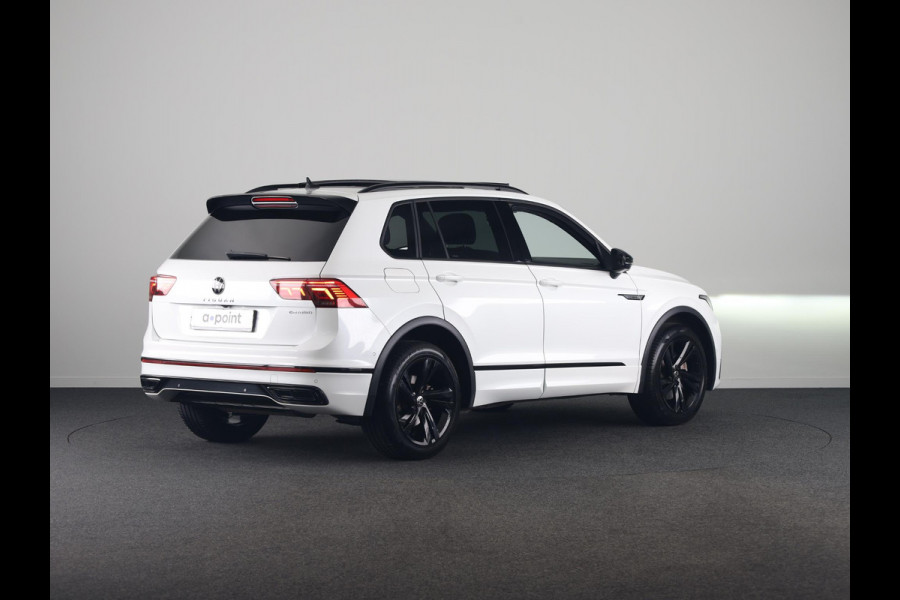 Volkswagen Tiguan 1.4 TSI eHybrid R-Line Business 245 pk Automaat (DSG) | Navigatie | Panoramadak | Parkeersensoren (Park assist) | Rondomzicht camera | Lederen bekleding | Elektr. voorstoelen met geheugen | Black Style pakket | R-Line |