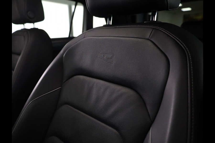 Volkswagen Tiguan 1.4 TSI eHybrid R-Line Business 245 pk Automaat (DSG) | Navigatie | Panoramadak | Parkeersensoren (Park assist) | Rondomzicht camera | Lederen bekleding | Elektr. voorstoelen met geheugen | Black Style pakket | R-Line |
