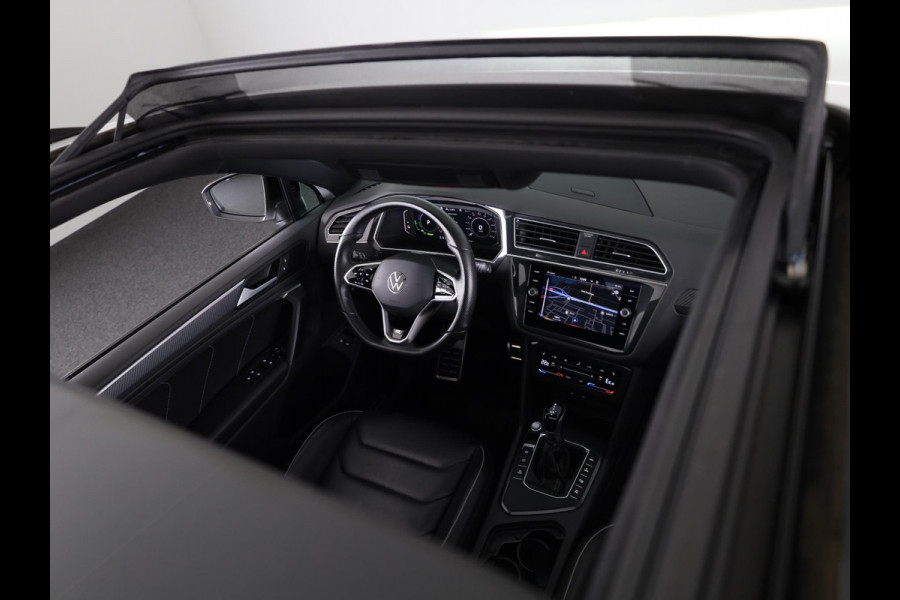 Volkswagen Tiguan 1.4 TSI eHybrid R-Line Business 245 pk Automaat (DSG) | Navigatie | Panoramadak | Parkeersensoren (Park assist) | Rondomzicht camera | Lederen bekleding | Elektr. voorstoelen met geheugen | Black Style pakket | R-Line |
