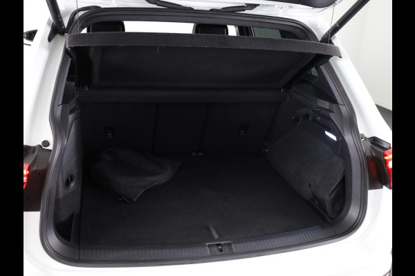 Volkswagen Tiguan 1.4 TSI eHybrid R-Line Business 245 pk Automaat (DSG) | Navigatie | Panoramadak | Parkeersensoren (Park assist) | Rondomzicht camera | Lederen bekleding | Elektr. voorstoelen met geheugen | Black Style pakket | R-Line |