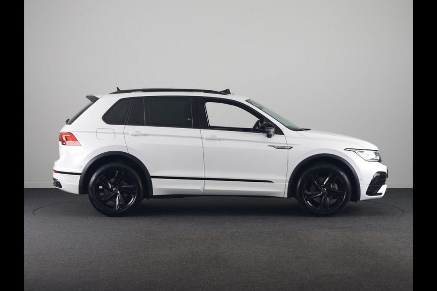 Volkswagen Tiguan 1.4 TSI eHybrid R-Line Business 245 pk Automaat (DSG) | Navigatie | Panoramadak | Parkeersensoren (Park assist) | Rondomzicht camera | Lederen bekleding | Elektr. voorstoelen met geheugen | Black Style pakket | R-Line |