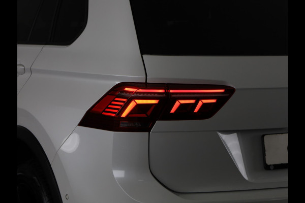 Volkswagen Tiguan 1.4 TSI eHybrid R-Line Business 245 pk Automaat (DSG) | Navigatie | Panoramadak | Parkeersensoren (Park assist) | Rondomzicht camera | Lederen bekleding | Elektr. voorstoelen met geheugen | Black Style pakket | R-Line |
