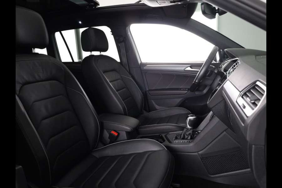 Volkswagen Tiguan 1.4 TSI eHybrid R-Line Business 245 pk Automaat (DSG) | Navigatie | Panoramadak | Parkeersensoren (Park assist) | Rondomzicht camera | Lederen bekleding | Elektr. voorstoelen met geheugen | Black Style pakket | R-Line |