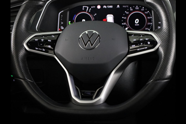 Volkswagen Tiguan 1.4 TSI eHybrid R-Line Business 245 pk Automaat (DSG) | Navigatie | Panoramadak | Parkeersensoren (Park assist) | Rondomzicht camera | Lederen bekleding | Elektr. voorstoelen met geheugen | Black Style pakket | R-Line |