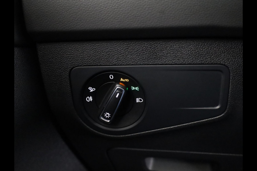 Volkswagen Tiguan 1.4 TSI eHybrid R-Line Business 245 pk Automaat (DSG) | Navigatie | Panoramadak | Parkeersensoren (Park assist) | Rondomzicht camera | Lederen bekleding | Elektr. voorstoelen met geheugen | Black Style pakket | R-Line |