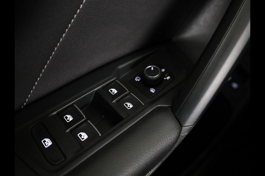 Volkswagen Tiguan 1.4 TSI eHybrid R-Line Business 245 pk Automaat (DSG) | Navigatie | Panoramadak | Parkeersensoren (Park assist) | Rondomzicht camera | Lederen bekleding | Elektr. voorstoelen met geheugen | Black Style pakket | R-Line |