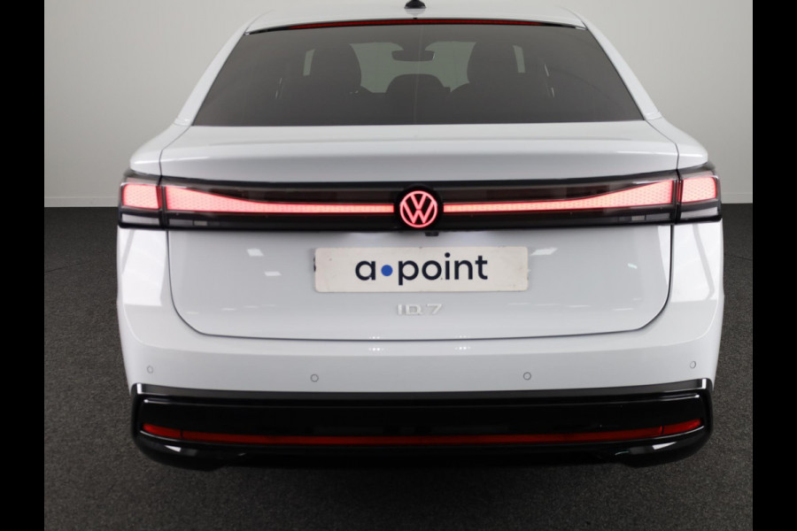 Volkswagen ID.7 Pro Business 77 kWh accu, 210 kW / 286 pk Limousin | Navigatie | Camera | Elektrische klep |