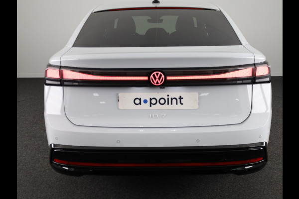 Volkswagen ID.7 Pro Business 77 kWh accu, 210 kW / 286 pk Limousin | Navigatie | Camera | Elektrische klep |