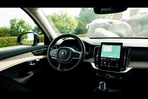 Volvo XC90 T8 455PK Plug-in hybrid AWD Ultra Dark | BLIS | 360 Camera | H&K | Luchtvering | Trekhaak | Pano | HUD | ACC |