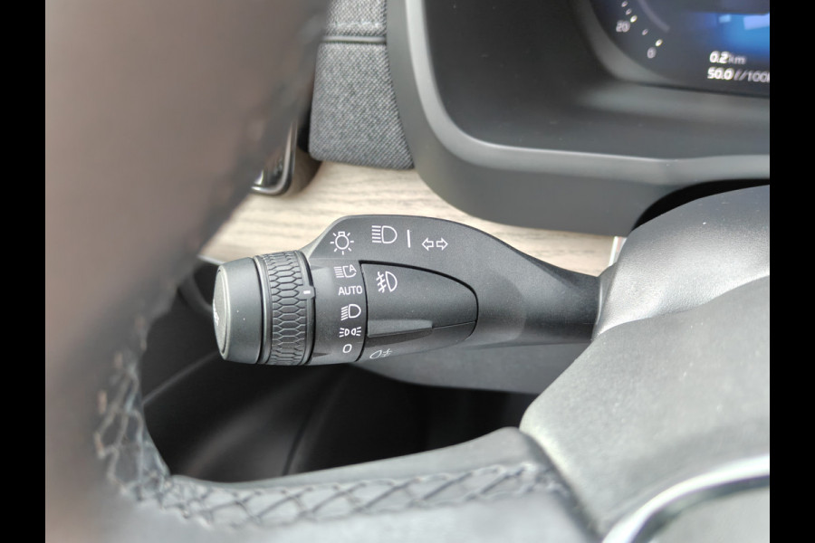 Volvo XC90 T8 455PK Plug-in hybrid AWD Ultra Dark | BLIS | 360 Camera | H&K | Luchtvering | Trekhaak | Pano | HUD | ACC |