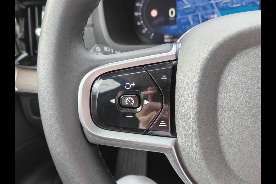 Volvo XC90 T8 455PK Plug-in hybrid AWD Ultra Dark | BLIS | 360 Camera | H&K | Luchtvering | Trekhaak | Pano | HUD | ACC |