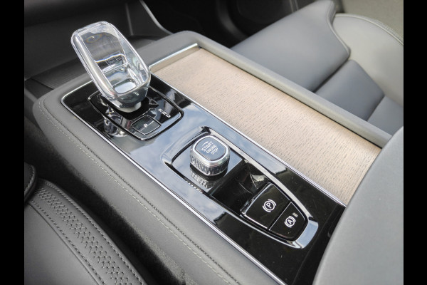 Volvo XC90 T8 455PK Plug-in hybrid AWD Ultra Dark | BLIS | 360 Camera | H&K | Luchtvering | Trekhaak | Pano | HUD | ACC |