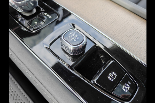 Volvo XC90 T8 455PK Plug-in hybrid AWD Ultra Dark | BLIS | 360 Camera | H&K | Luchtvering | Trekhaak | Pano | HUD | ACC |