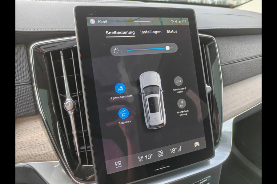 Volvo XC90 T8 455PK Plug-in hybrid AWD Ultra Dark | BLIS | 360 Camera | H&K | Luchtvering | Trekhaak | Pano | HUD | ACC |