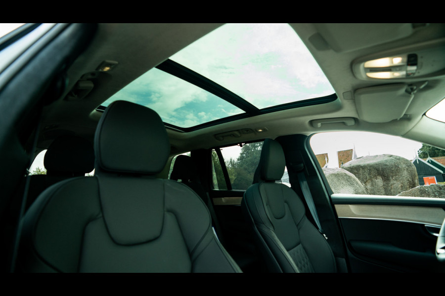 Volvo XC90 T8 455PK Plug-in hybrid AWD Ultra Dark | BLIS | 360 Camera | H&K | Luchtvering | Trekhaak | Pano | HUD | ACC |