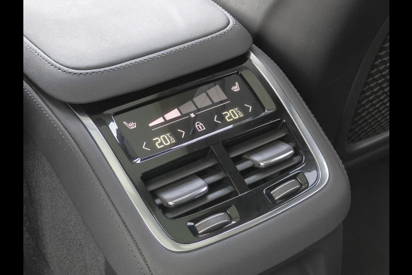 Volvo XC90 T8 455PK Plug-in hybrid AWD Ultra Dark | BLIS | 360 Camera | H&K | Luchtvering | Trekhaak | Pano | HUD | ACC |