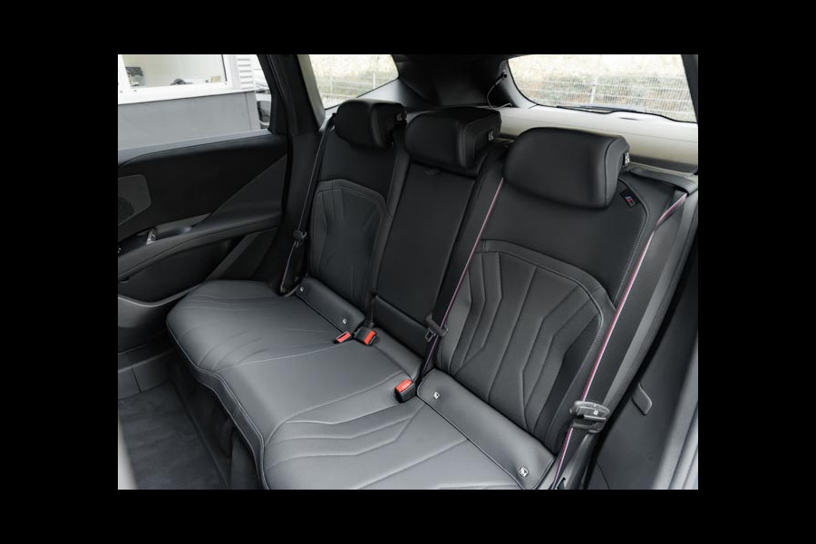BMW iX3 50 xDrive - M-Sport Pro - Pano - M-Zetels - Highway Assistant