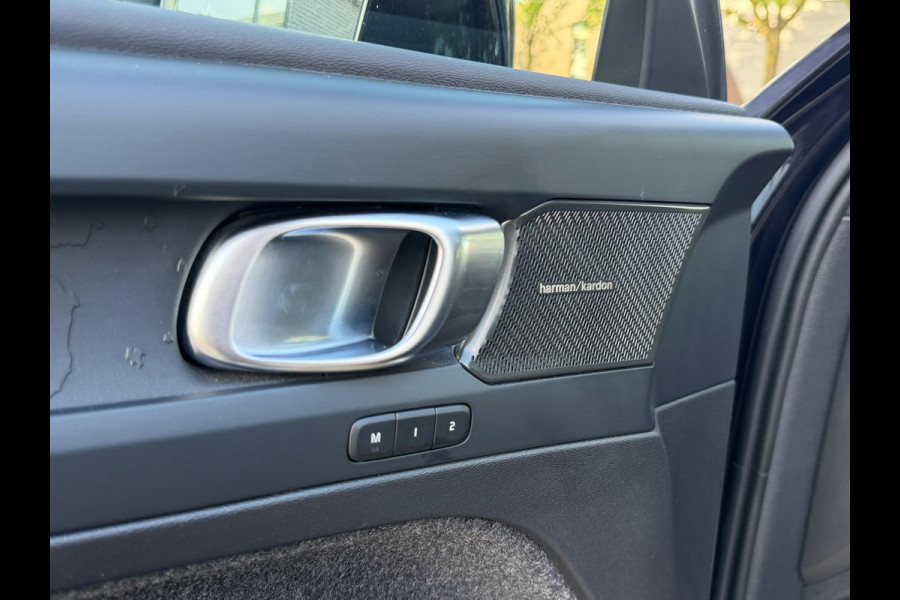 Volvo XC40 Single Motor Extended Range Ultimate 82 kWh SOH 100%| FULL OPTION| HARMAN KARDON| ELEKTRISCHE STOEL + MEMORY| PANORAMADAK| 360 CAMERA| ELEK. TREKHAAK| STOEL + STUURVERWARMING