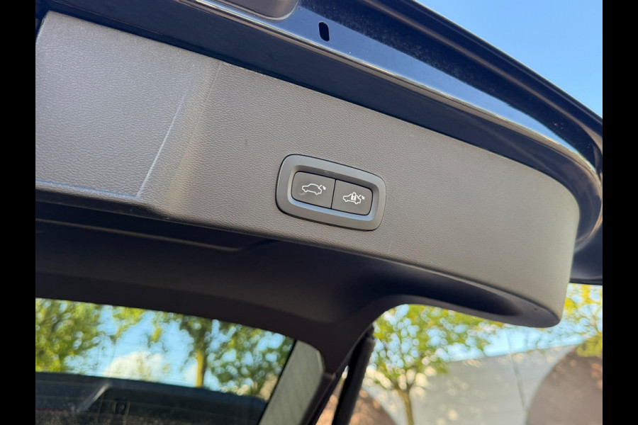 Volvo XC40 Single Motor Extended Range Ultimate 82 kWh SOH 100%| FULL OPTION| HARMAN KARDON| ELEKTRISCHE STOEL + MEMORY| PANORAMADAK| 360 CAMERA| ELEK. TREKHAAK| STOEL + STUURVERWARMING
