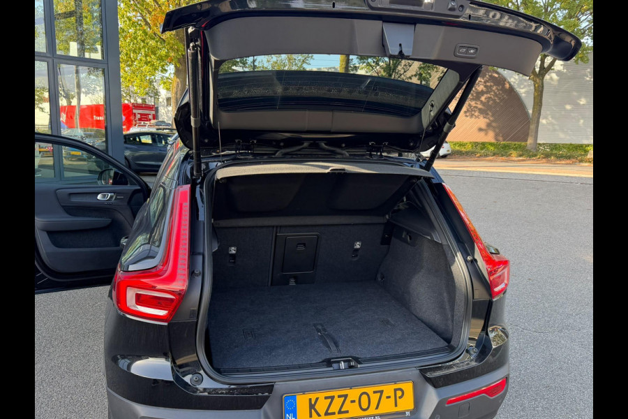 Volvo XC40 Single Motor Extended Range Ultimate 82 kWh SOH 100%| FULL OPTION| HARMAN KARDON| ELEKTRISCHE STOEL + MEMORY| PANORAMADAK| 360 CAMERA| ELEK. TREKHAAK| STOEL + STUURVERWARMING