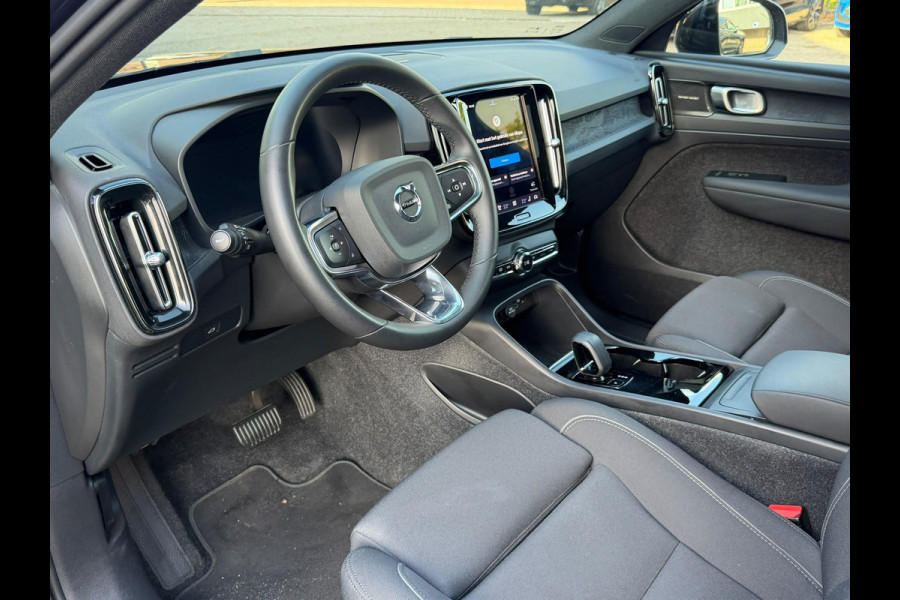 Volvo XC40 Single Motor Extended Range Ultimate 82 kWh SOH 100%| FULL OPTION| HARMAN KARDON| ELEKTRISCHE STOEL + MEMORY| PANORAMADAK| 360 CAMERA| ELEK. TREKHAAK| STOEL + STUURVERWARMING