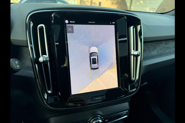 Volvo XC40 Single Motor Extended Range Ultimate 82 kWh SOH 100%| FULL OPTION| HARMAN KARDON| ELEKTRISCHE STOEL + MEMORY| PANORAMADAK| 360 CAMERA| ELEK. TREKHAAK| STOEL + STUURVERWARMING