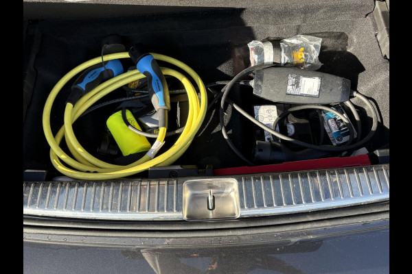 Mercedes-Benz E-Klasse Estate 300 e Business Solution AMG MERCEDES GARANTIE T/M 03-2028 | SOH 93% | PANORAMADAK | ELEKTRISCHE TREKHAAK | DEALER ONDERHOUDEN | APPLE CARPLAY/ANDROID AUTO | BURMESTER AUDIO | 360° CAMERA |