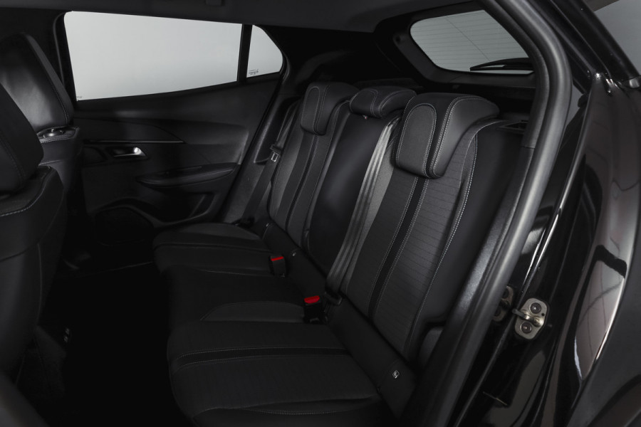 Peugeot 2008 1.2 PureTech 100 PK Allure | Cruise | PDC | Camera | Carplay/Android | ECC | LM 17" |