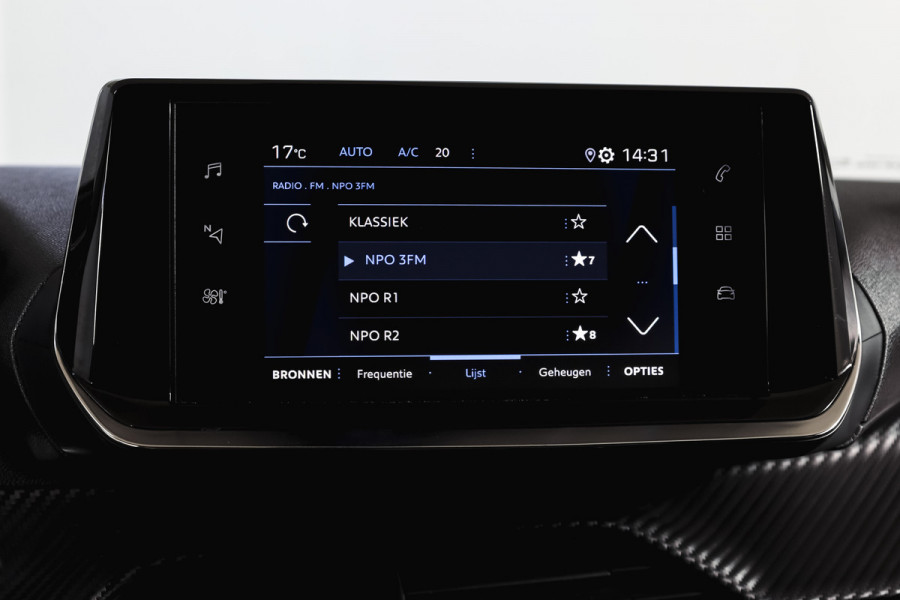 Peugeot 2008 1.2 PureTech 100 PK Allure | Cruise | PDC | Camera | Carplay/Android | ECC | LM 17" |