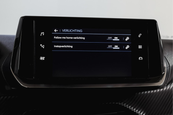 Peugeot 2008 1.2 PureTech 100 PK Allure | Cruise | PDC | Camera | Carplay/Android | ECC | LM 17" |