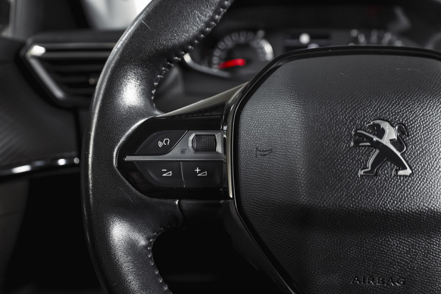 Peugeot 2008 1.2 PureTech 100 PK Allure | Cruise | PDC | Camera | Carplay/Android | ECC | LM 17" |