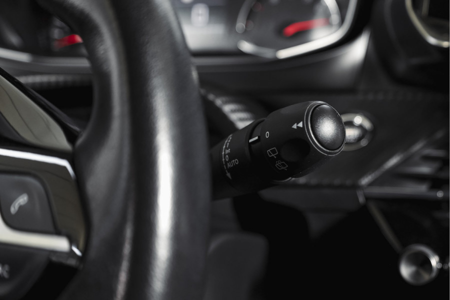 Peugeot 2008 1.2 PureTech 100 PK Allure | Cruise | PDC | Camera | Carplay/Android | ECC | LM 17" |