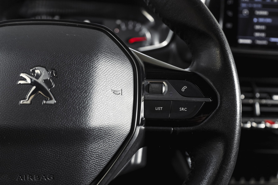 Peugeot 2008 1.2 PureTech 100 PK Allure | Cruise | PDC | Camera | Carplay/Android | ECC | LM 17" |