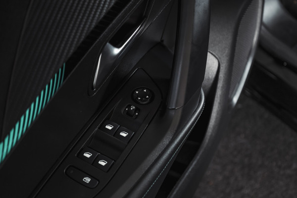 Peugeot 2008 1.2 PureTech 100 PK Allure | Cruise | PDC | Camera | Carplay/Android | ECC | LM 17" |