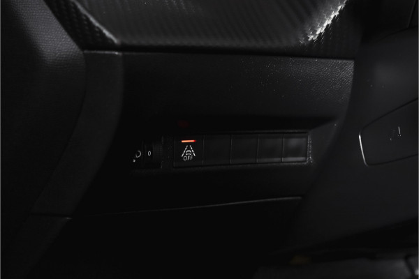 Peugeot 2008 1.2 PureTech 100 PK Allure | Cruise | PDC | Camera | Carplay/Android | ECC | LM 17" |