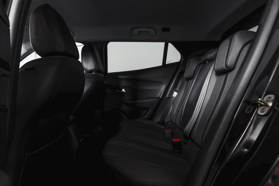 Peugeot 2008 1.2 PureTech 100 PK Allure | Cruise | PDC | Camera | Carplay/Android | ECC | LM 17" |