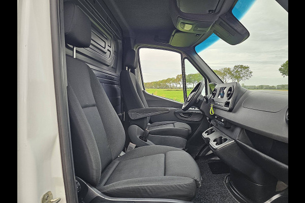 Mercedes-Benz Sprinter 316 2.2 CDI L2H2 EURO VI-D Cruise control, Airco, Standkachel, Mbux, Carplay, Navi, Camera, Climate control, Dodehoek detectie, Imperiaal, Trap, 3.5T-Trekhaak