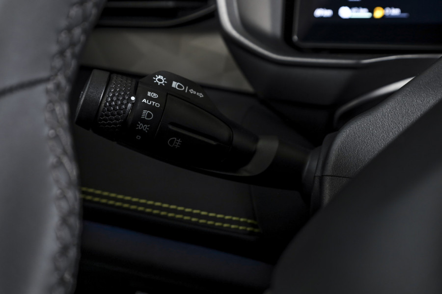 Lynk & Co 01 1.5 PHEV 276 PK More | S/K-panodak | Dig. Cockpit | Stoel-+Stuurverw. | 360 Camera | Adapt. Cruise | Memory | Elek. klep | LM 20" | 4974