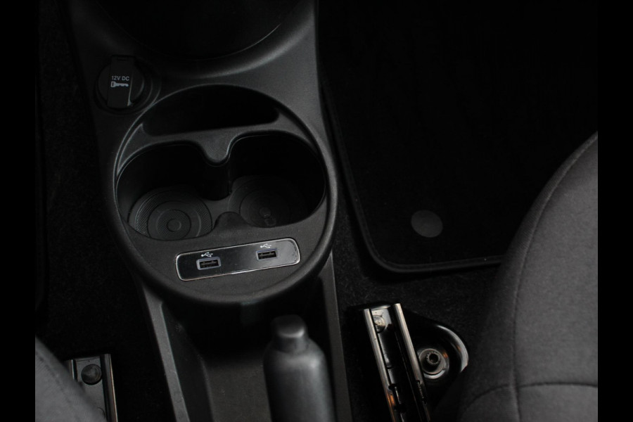 Fiat 500 1.0 Hybrid Bellavita Navigatie Apple Carplay/Android Auto Climate Control Lichtmetalen velgen Parkeer sensoren