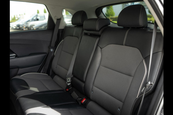 Kia e-Niro DynamicPlusLine 64 kWh SOH 98,7 % |Stoel en stuurverwarming | Schuif/-kanteldak | Achteruitrijcamera | Navigatie | Carplay | PDC voor & achter | Achteruitrijcamera