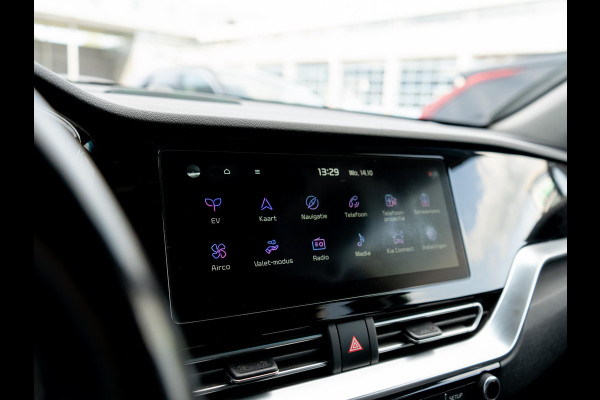 Kia e-Niro DynamicPlusLine 64 kWh SOH 98,7 % |Stoel en stuurverwarming | Schuif/-kanteldak | Achteruitrijcamera | Navigatie | Carplay | PDC voor & achter | Achteruitrijcamera