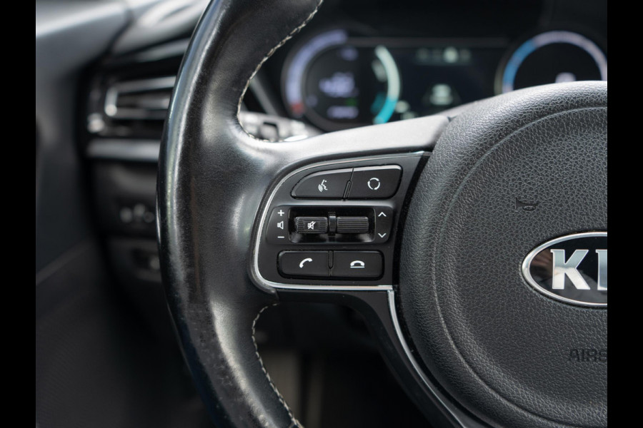 Kia e-Niro DynamicPlusLine 64 kWh SOH 98,7 % |Stoel en stuurverwarming | Schuif/-kanteldak | Achteruitrijcamera | Navigatie | Carplay | PDC voor & achter | Achteruitrijcamera