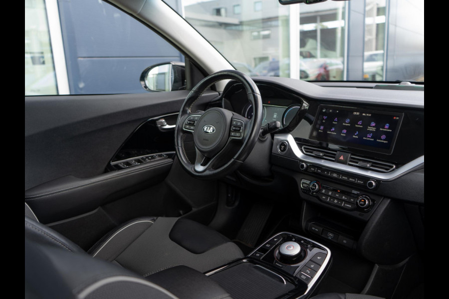 Kia e-Niro DynamicPlusLine 64 kWh SOH 98,7 % |Stoel en stuurverwarming | Schuif/-kanteldak | Achteruitrijcamera | Navigatie | Carplay | PDC voor & achter | Achteruitrijcamera