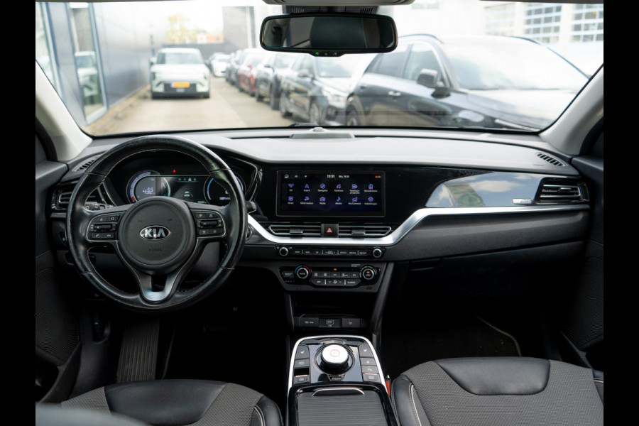 Kia e-Niro DynamicPlusLine 64 kWh SOH 98,7 % |Stoel en stuurverwarming | Schuif/-kanteldak | Achteruitrijcamera | Navigatie | Carplay | PDC voor & achter | Achteruitrijcamera
