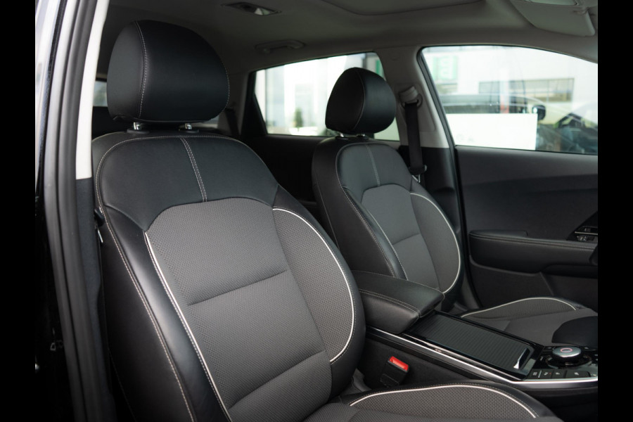 Kia e-Niro DynamicPlusLine 64 kWh SOH 98,7 % |Stoel en stuurverwarming | Schuif/-kanteldak | Achteruitrijcamera | Navigatie | Carplay | PDC voor & achter | Achteruitrijcamera