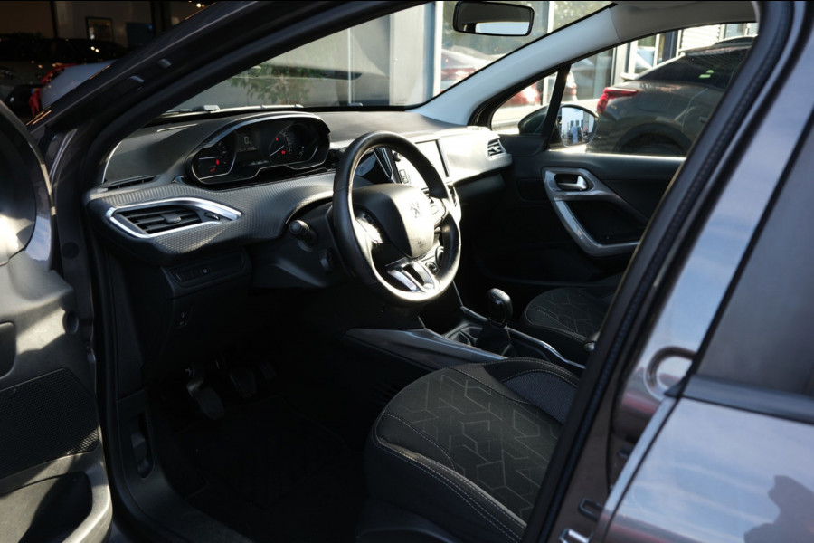 Peugeot 2008 1.2 PureTech *83dkm* Navigatie|Trekhaak 4 x Zgan ALL-Season banden APK 10-2027