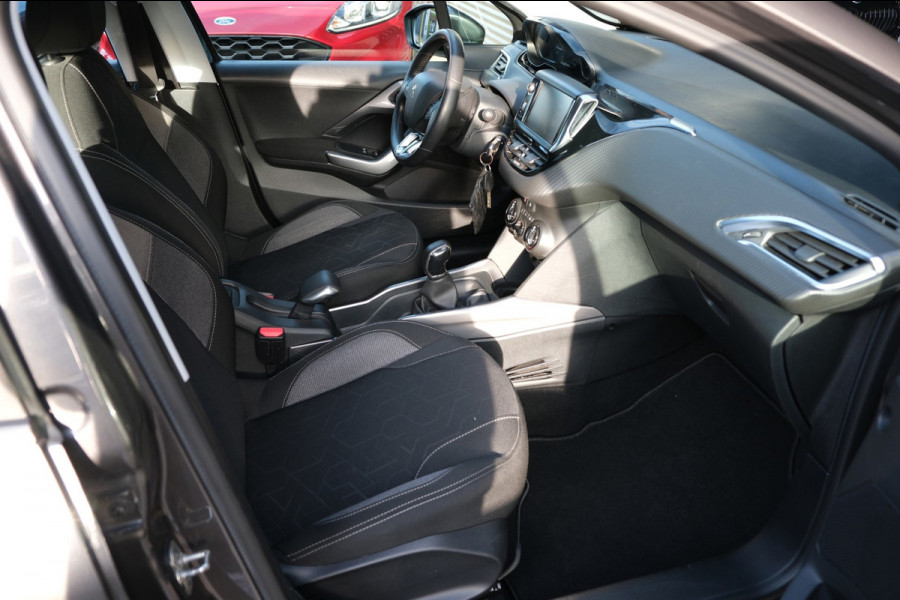 Peugeot 2008 1.2 PureTech *83dkm* Navigatie|Trekhaak 4 x Zgan ALL-Season banden APK 10-2027